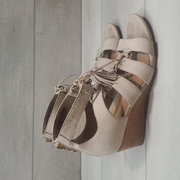 Ugg Australia Women Yasmin Snake Leather Ankle Zip Back Wedge Sandals shoes 7.5 - Picture 2 of 12